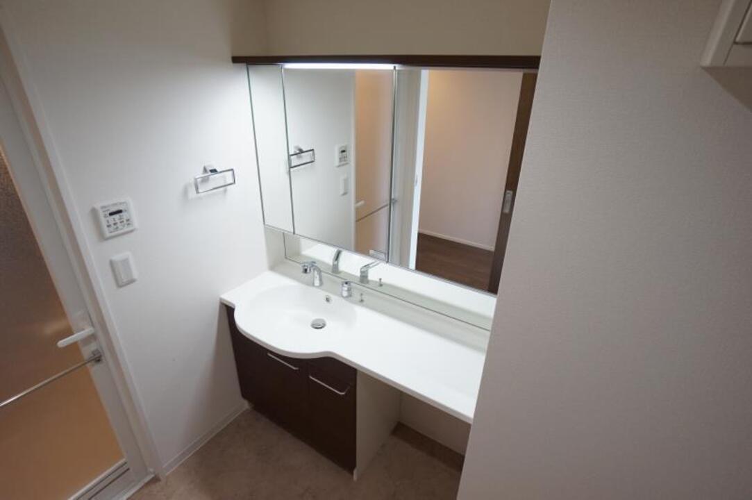 シャワー付洗面化粧台