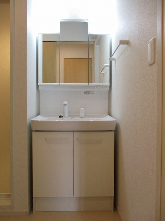 シャワー付洗面化粧台