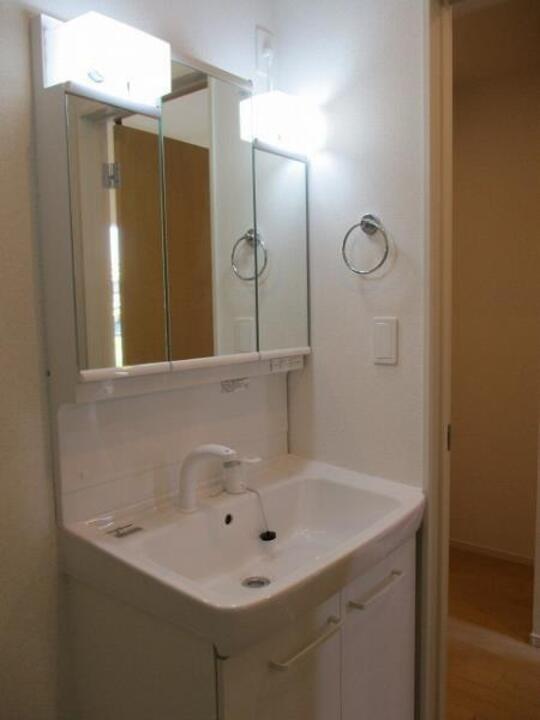 シャワー付洗面化粧台