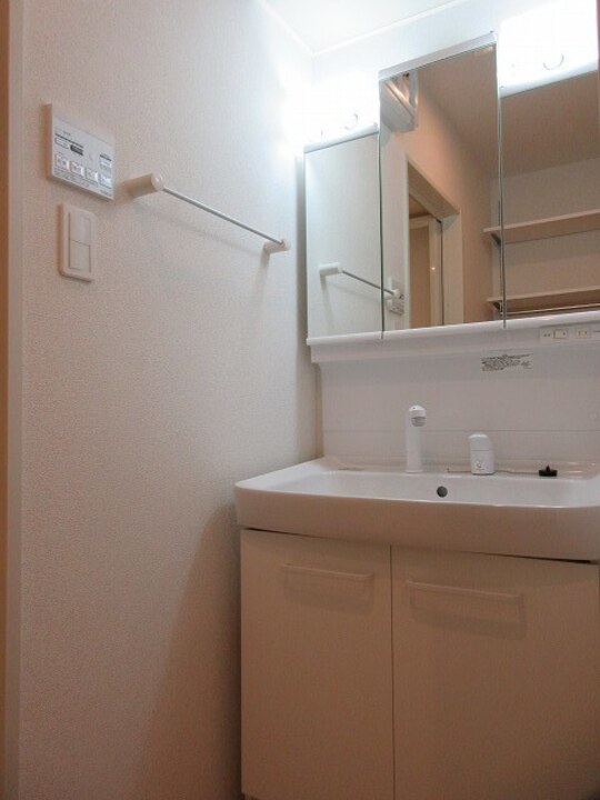 シャワー付洗面化粧台