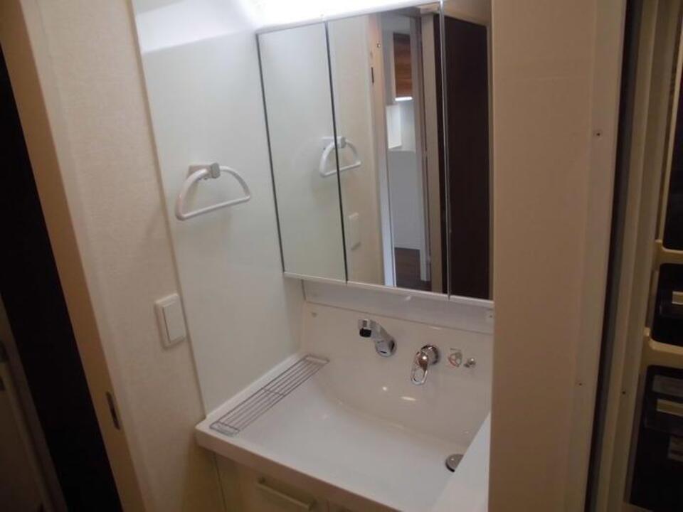 シャワー付洗面化粧台