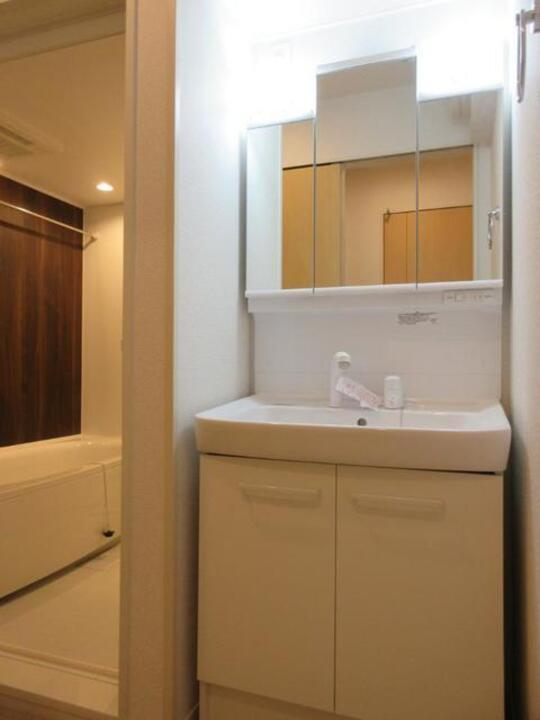 シャワー付洗面化粧台