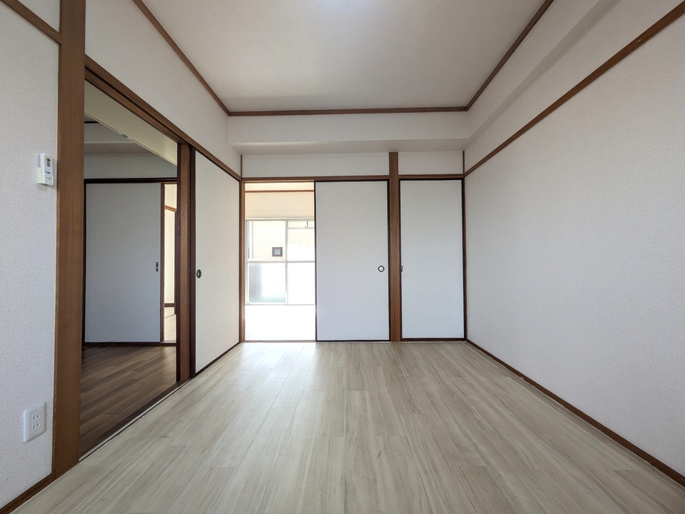 洋室（北西側）