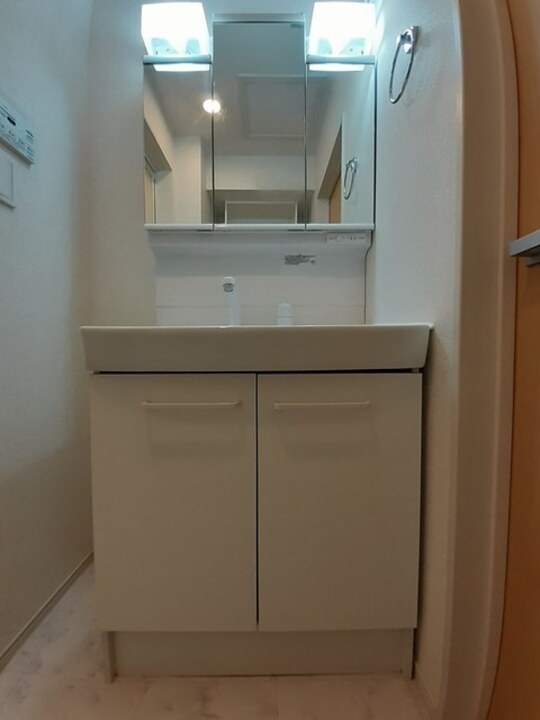 シャワー付洗面化粧台
