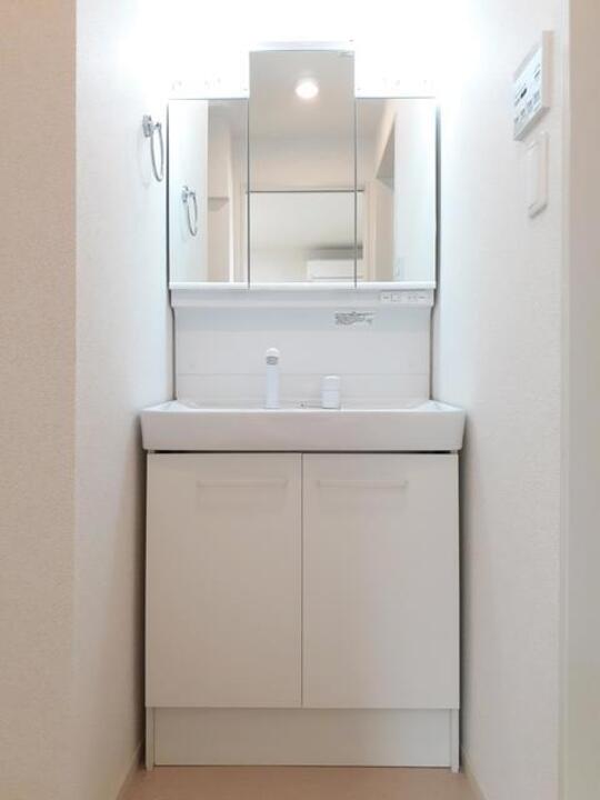 シャワー付洗面化粧台
