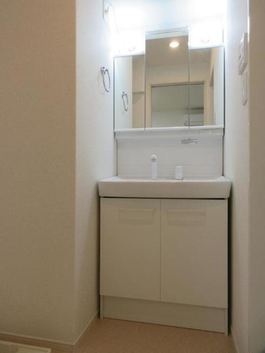 シャワー付洗面化粧台