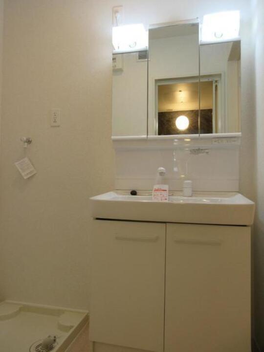 シャワー付洗面化粧台