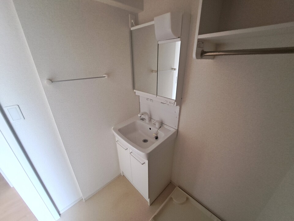 シャワー付洗面化粧台