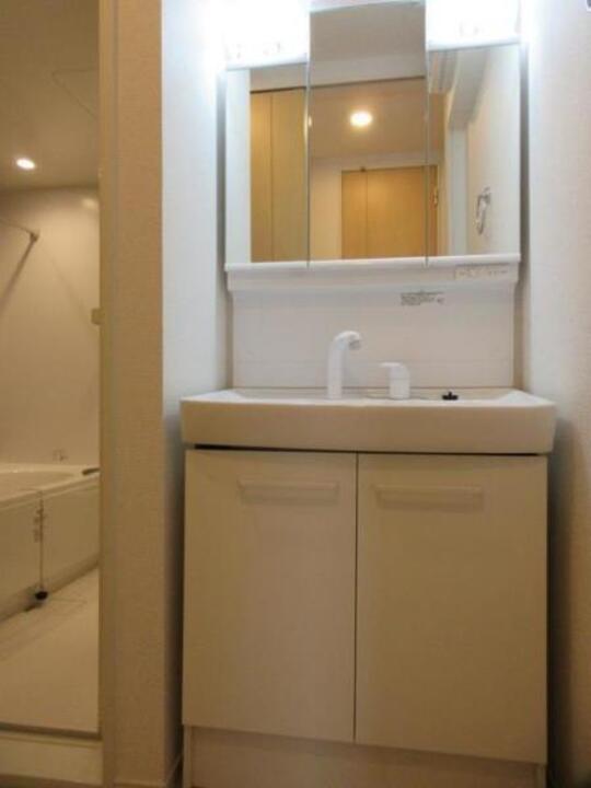 シャワー付洗面化粧台