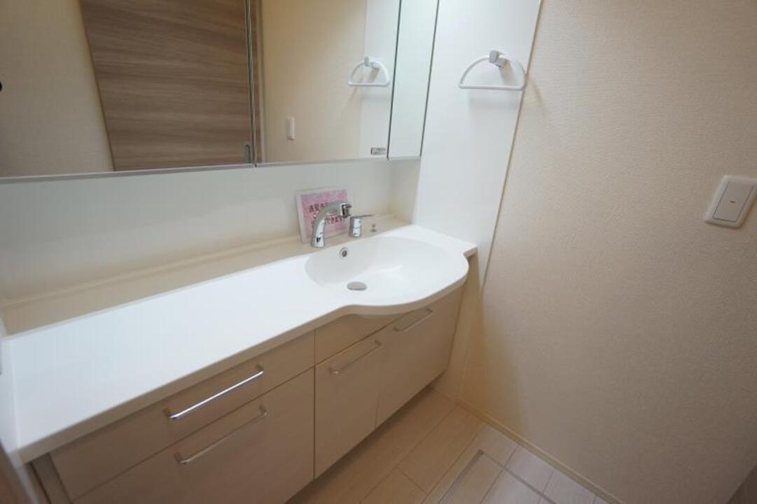 シャワー付洗面化粧台