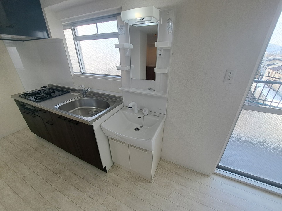 シャワー付洗面化粧台