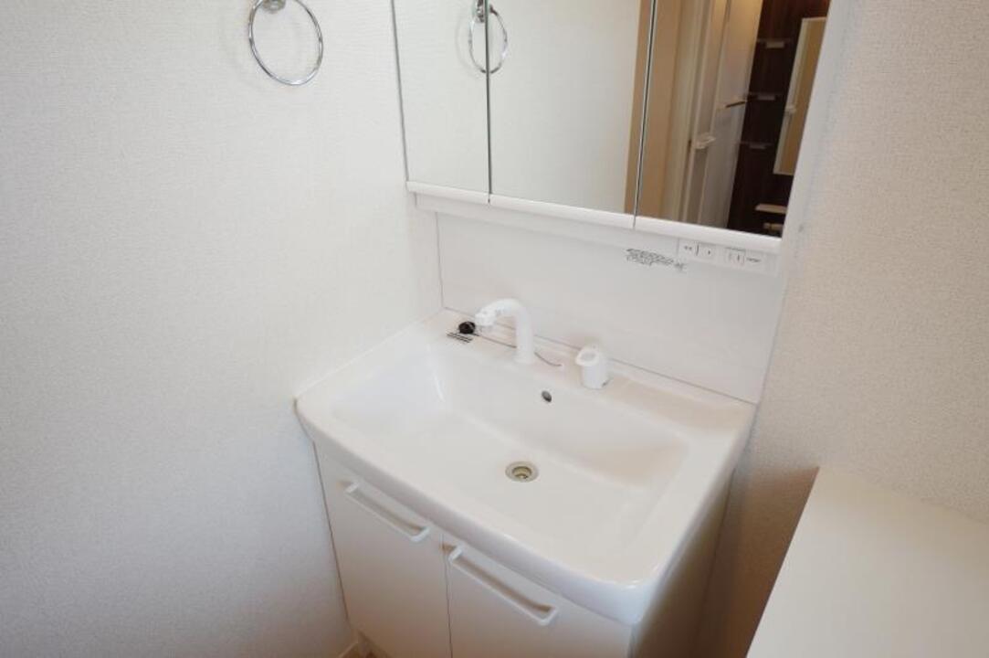 シャワー付洗面化粧台