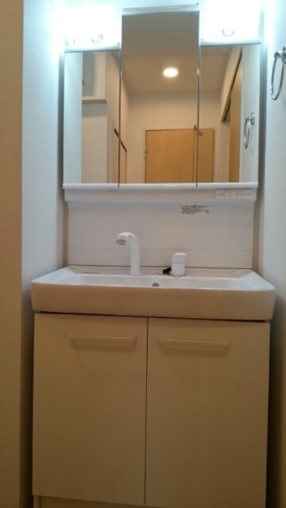 シャワー付洗面化粧台