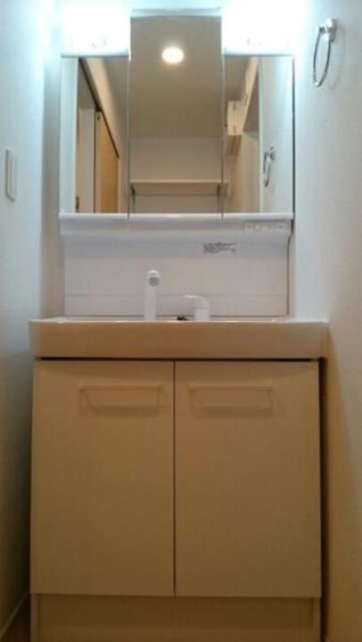 シャワー付洗面化粧台