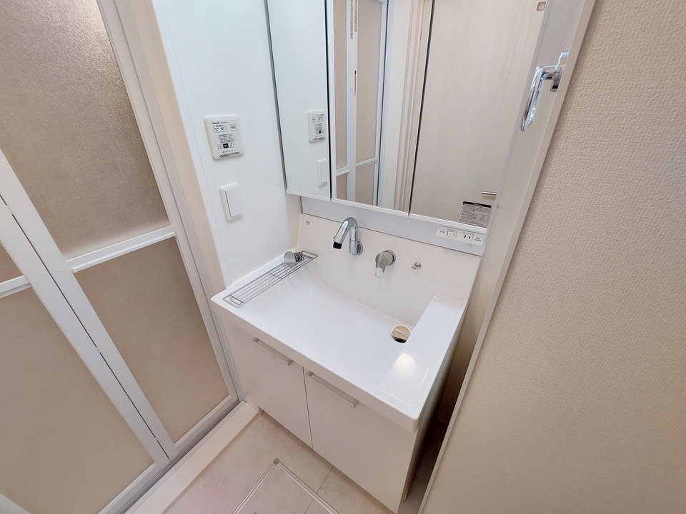 シャワー付洗面化粧台