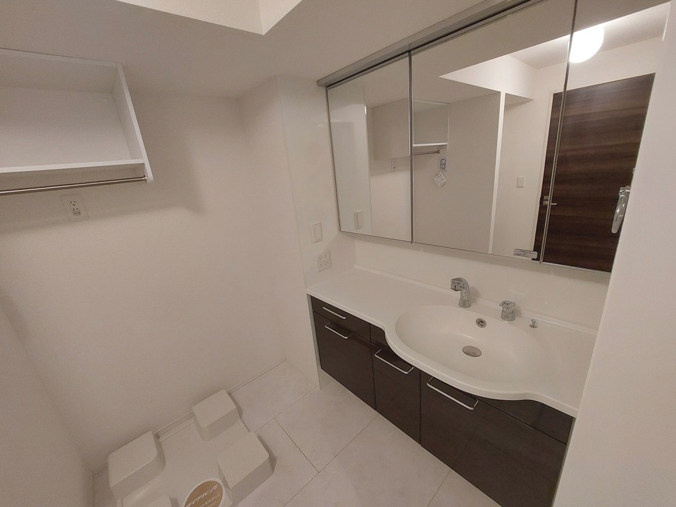 シャワー付洗面化粧台