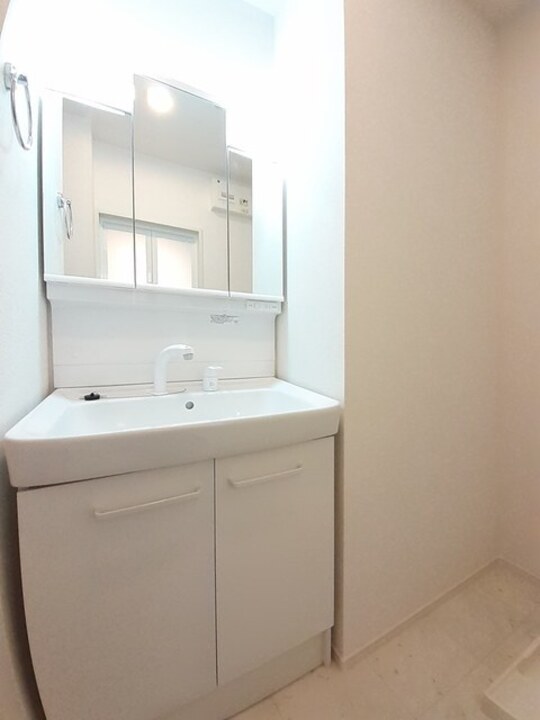 シャワー付洗面化粧台