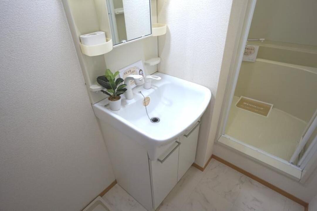 シャワー付洗面化粧台