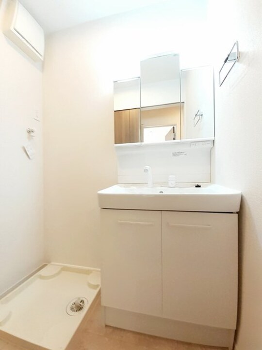 シャワー付洗面化粧台