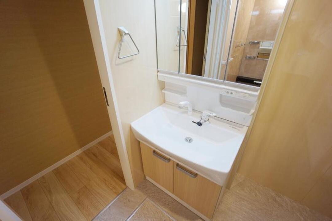 シャワー付洗面化粧台