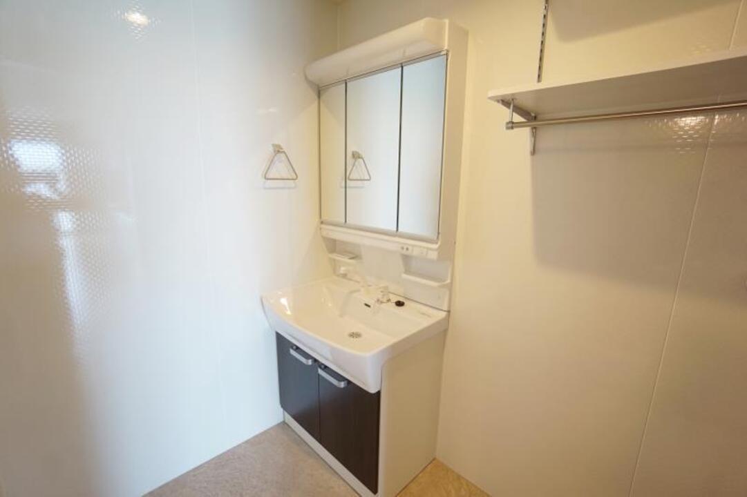 シャワー付洗面化粧台