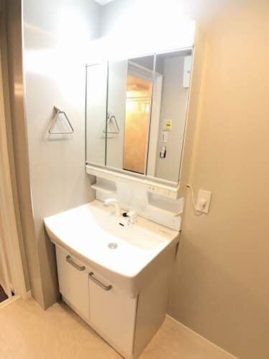 シャワー付洗面化粧台