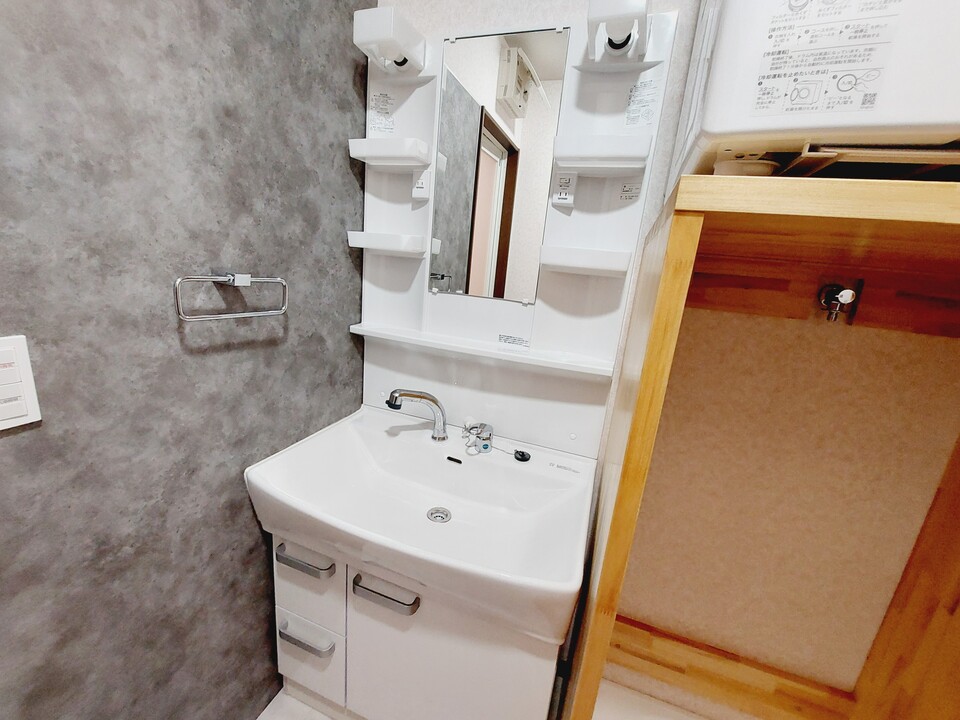 シャワー付洗面化粧台