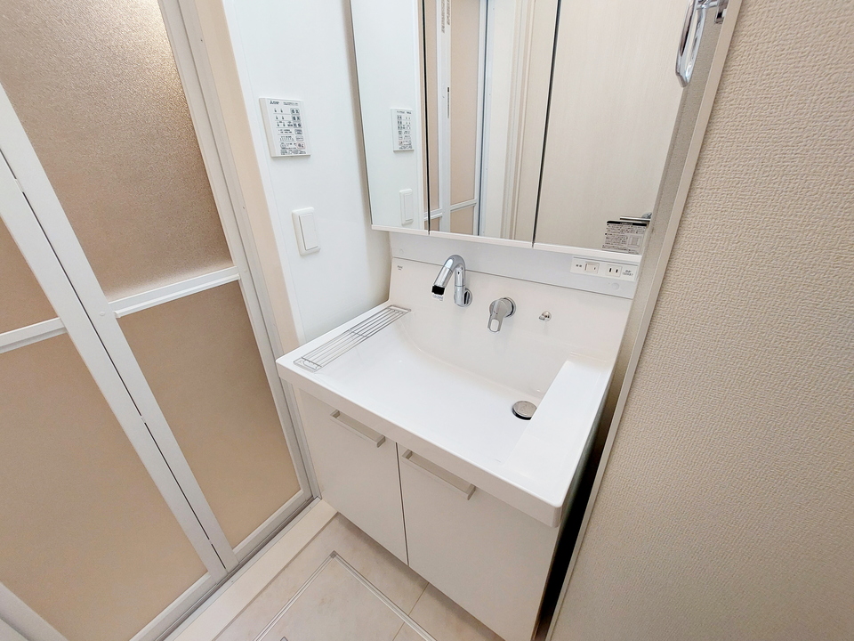 シャワー付洗面化粧台