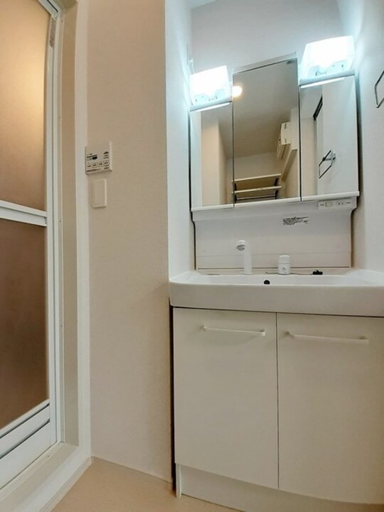 シャワー付洗面化粧台