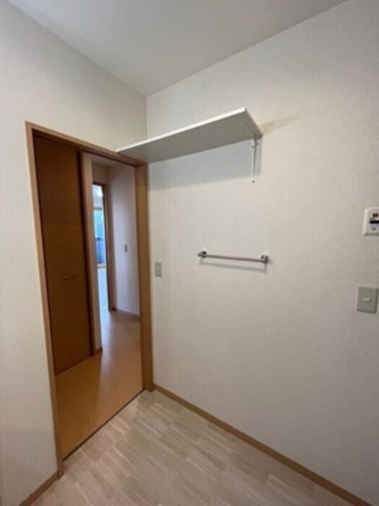 thumbnail_original_large_16078975