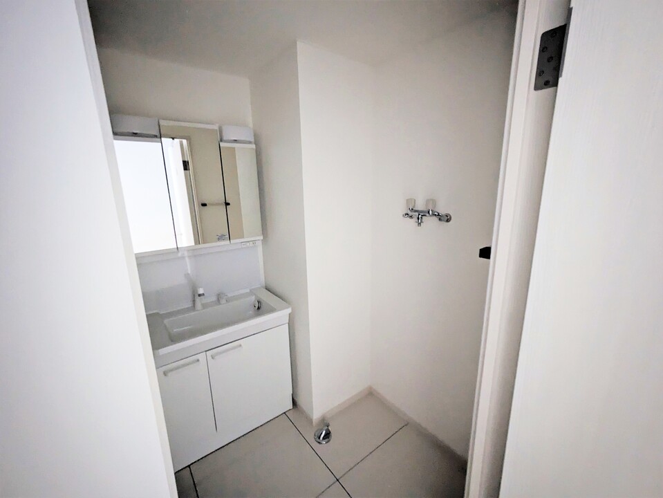 シャワー付洗面化粧台