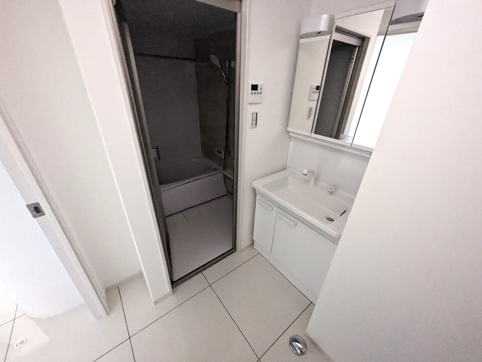 シャワー付洗面化粧台