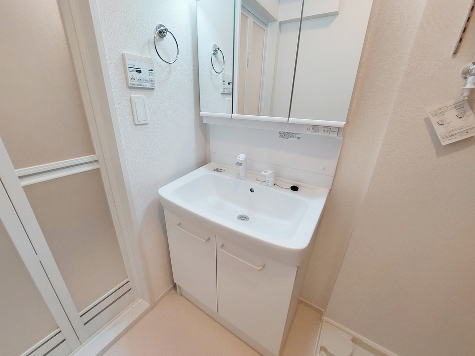 シャワー付洗面化粧台