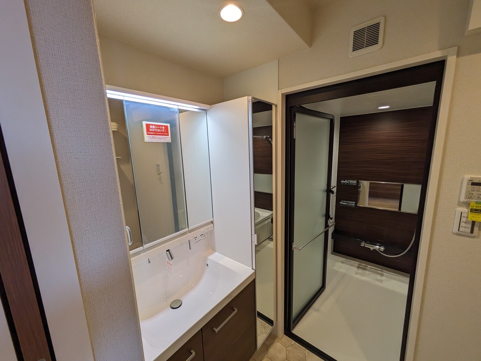 シャワー付洗面化粧台