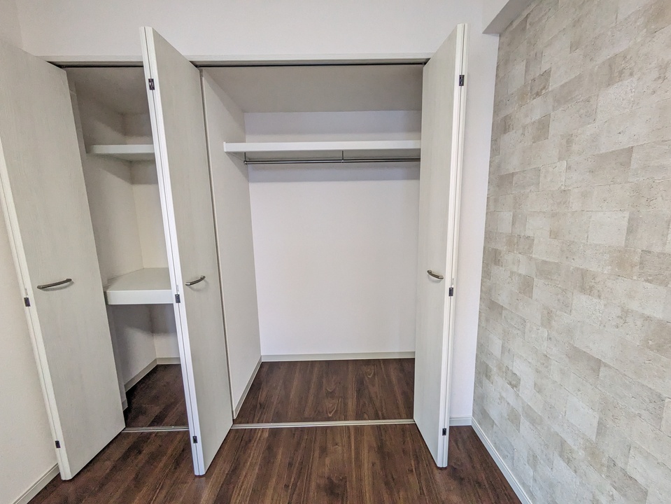 クローゼット（洋室6帖）