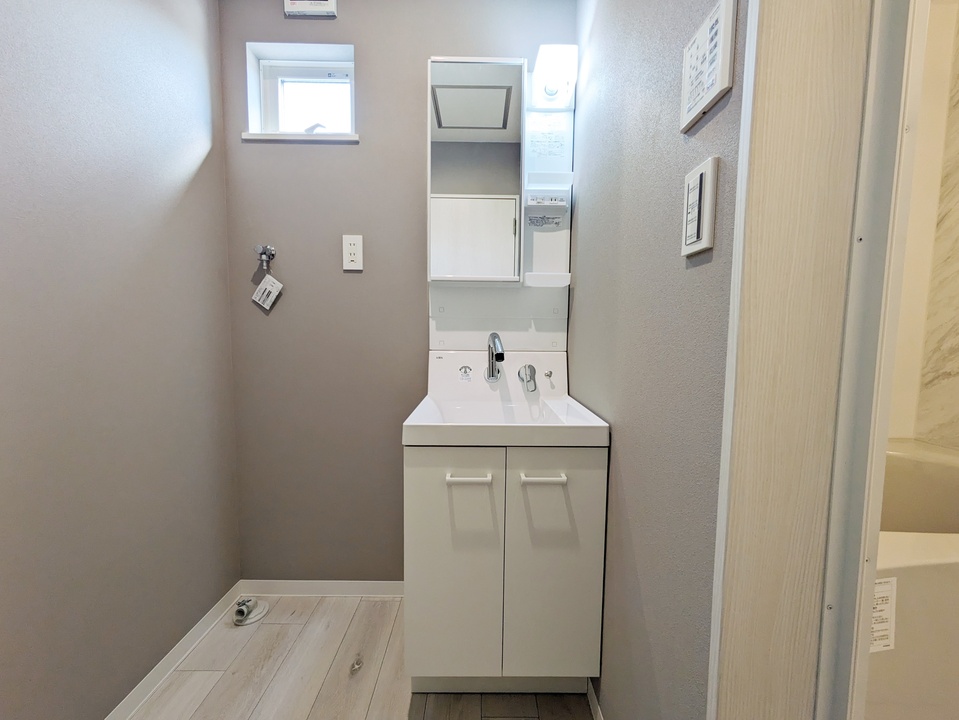 シャワー付洗面化粧台