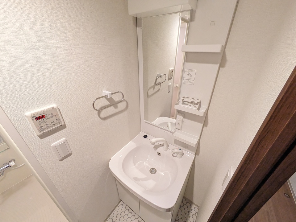 シャワー付洗面化粧台