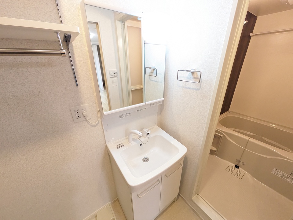 シャワー付洗面化粧台