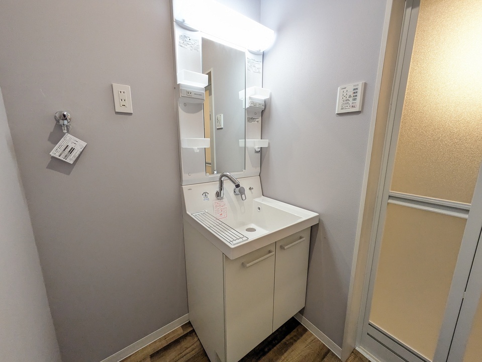 シャワー付洗面化粧台