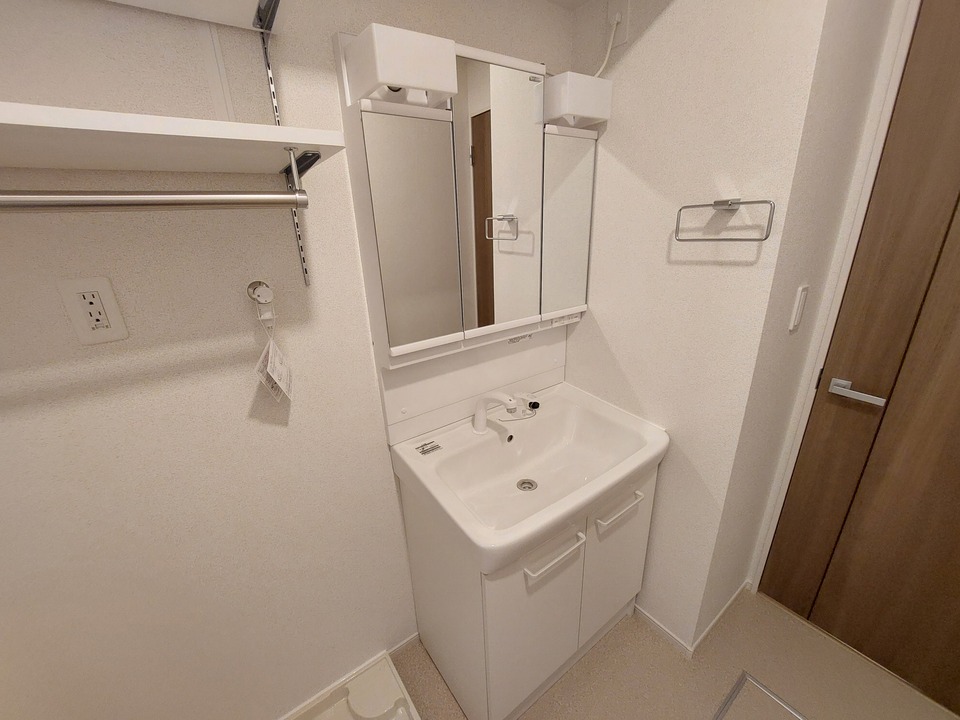 シャワー付洗面化粧台