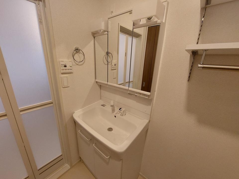 シャワー付洗面化粧台