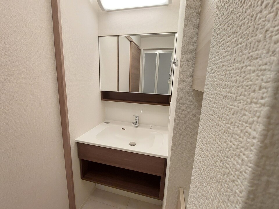 シャワー付洗面化粧台