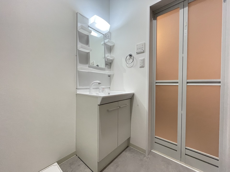 シャワー付洗面化粧台