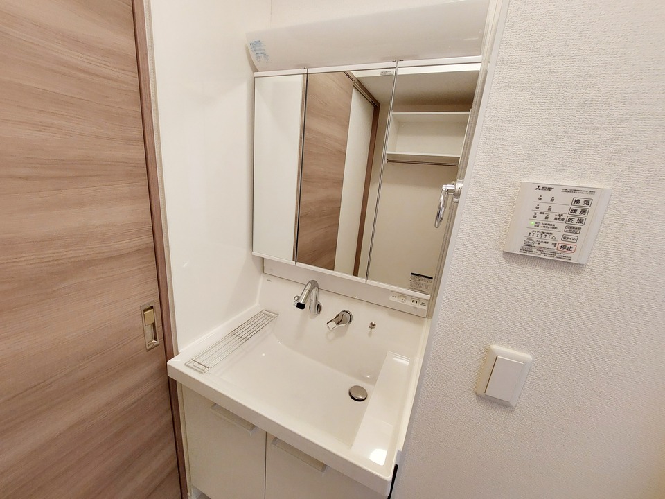 シャワー付洗面化粧台