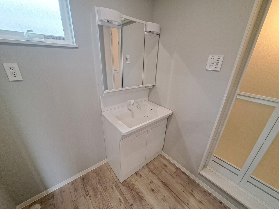 シャワー付洗面化粧台