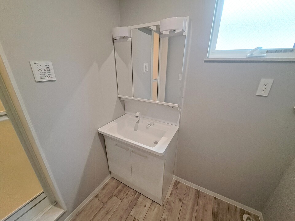 シャワー付洗面化粧台