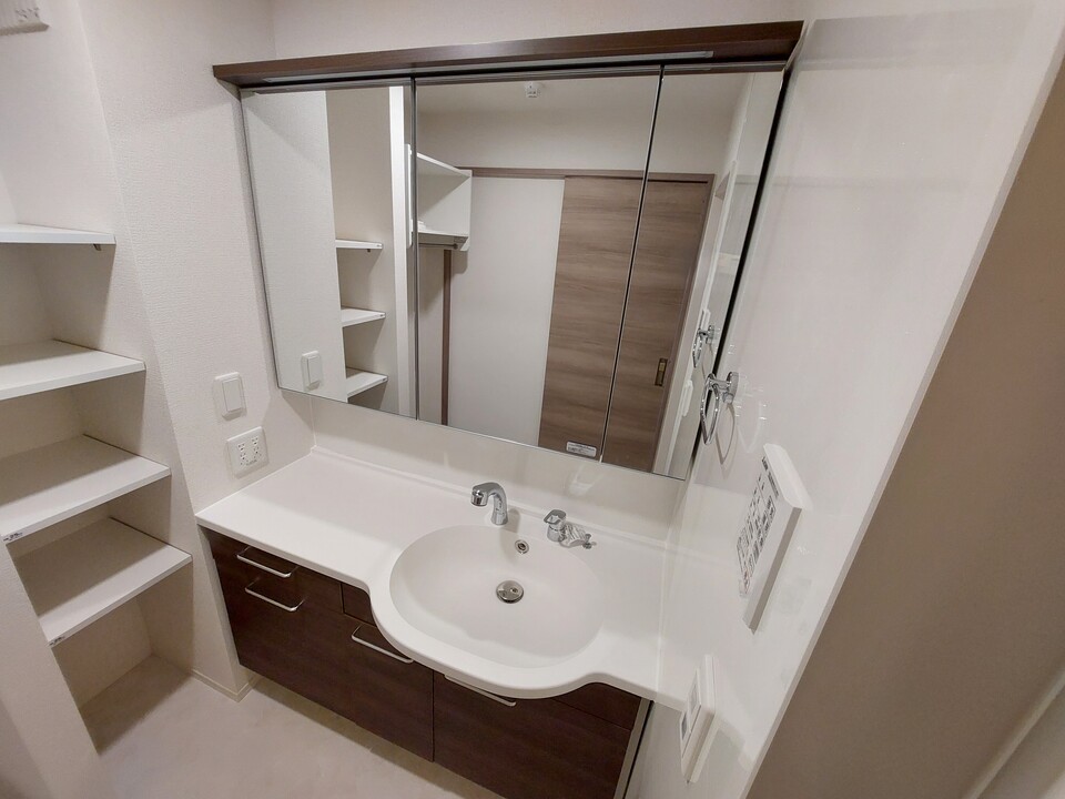 シャワー付洗面化粧台