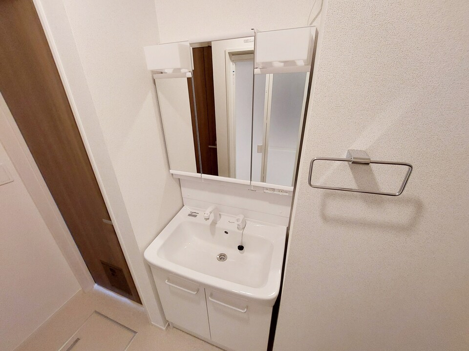 シャワー付洗面化粧台