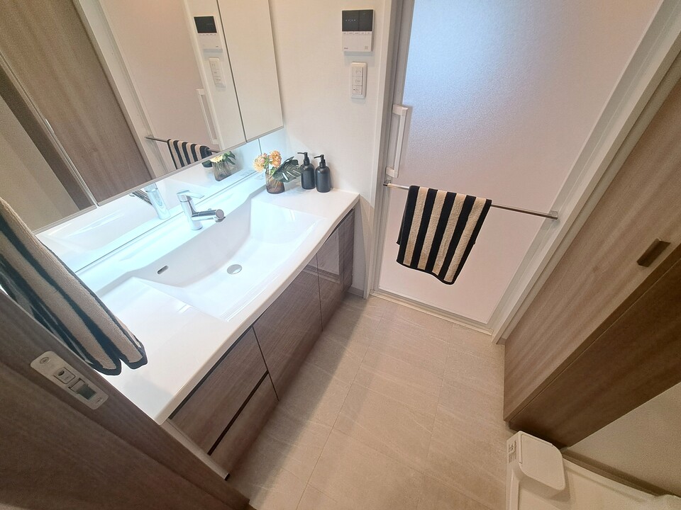 シャワー付洗面化粧台