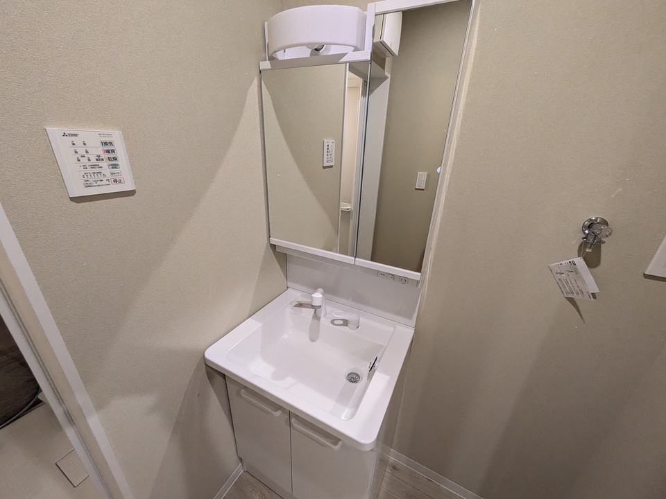 シャワー付洗面化粧台